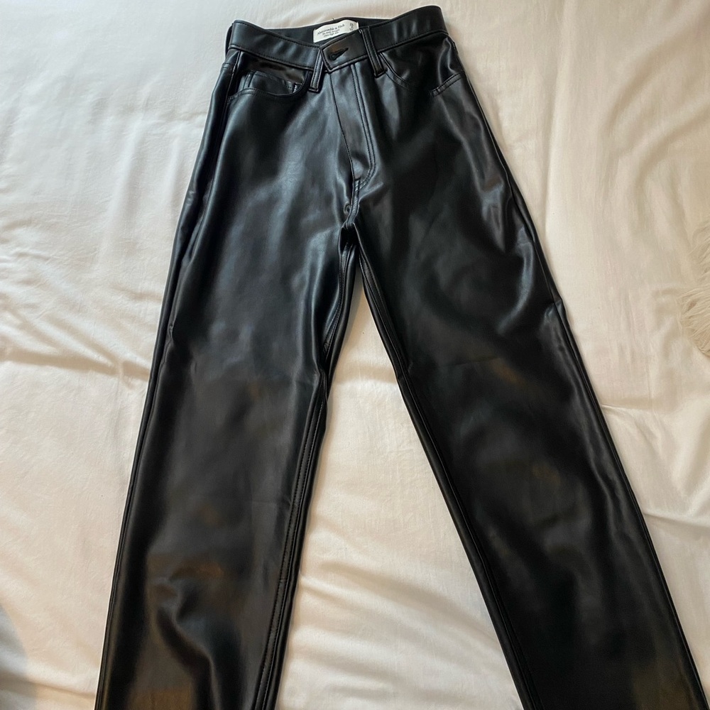 Abercrombie & Fitch Ultra High Rise The 90’s Straight Ankle Leather Pant